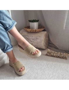 Mules compensées Femme à large bride en tissu - Style boho Chic, look estival tendance 2