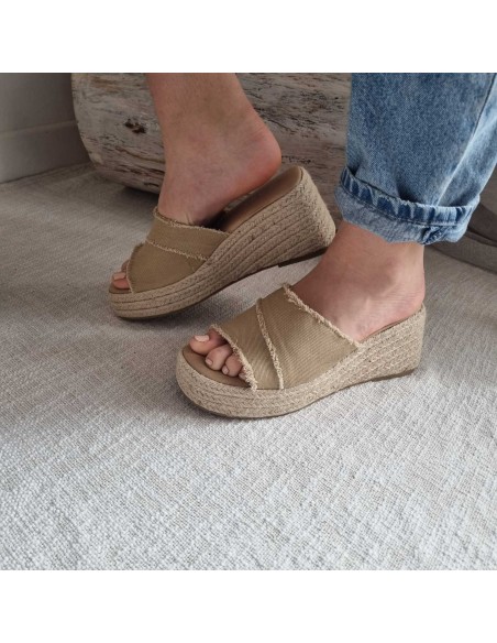 Mules compensées Femme à large bride en tissu - Style boho Chic, look estival tendance