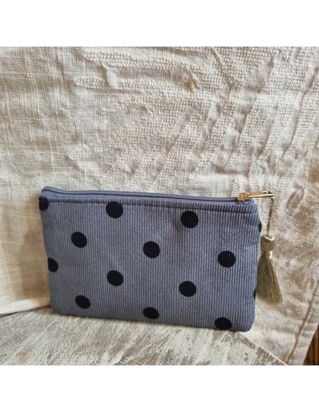Pochette gris bleuté à pois "Mon Petit Bazar", compacte, pratique et ultra stylée pour vos indispensables à portée de main.