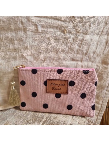 Pochette rose à pois "Mon Petit Bazar", compacte, pratique et ultra stylée pour vos indispensables à portée de main.