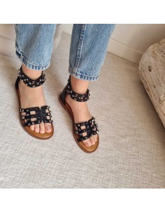 Sandales plates à clous - Style et Confort