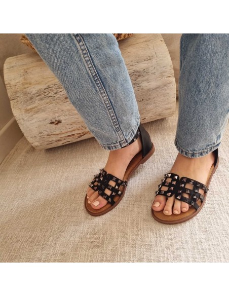 Sandales plates à clous - Style et Confort