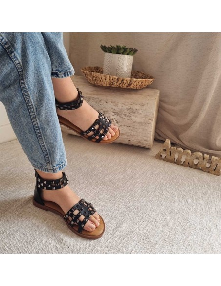 Sandales plates à clous - Style et Confort