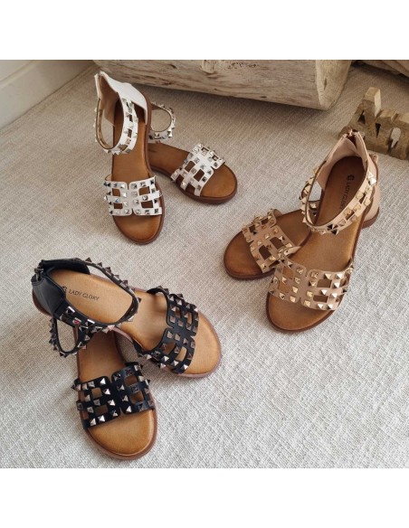 Sandales plates à clous - Style et Confort