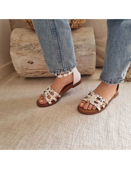 Sandales plates à clous - Style et Confort