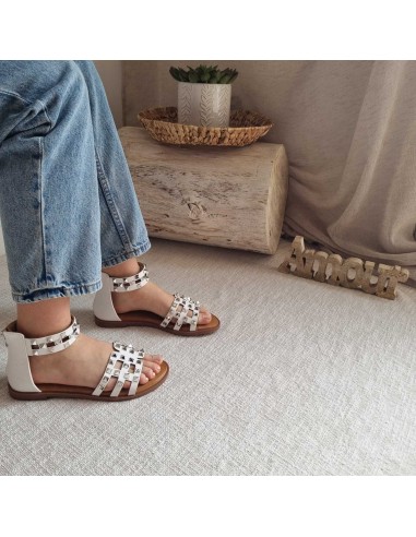 Sandales plates à clous - Style et Confort