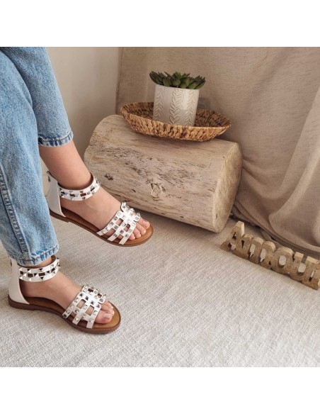 Sandales plates à clous - Style et Confort