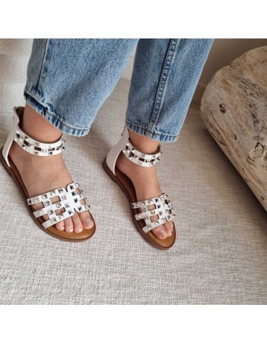 Sandales plates à clous - Style et Confort