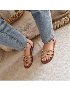 Sandales plates à clous - Style et Confort