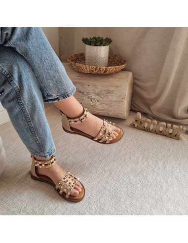 Sandales plates à clous - Style et Confort