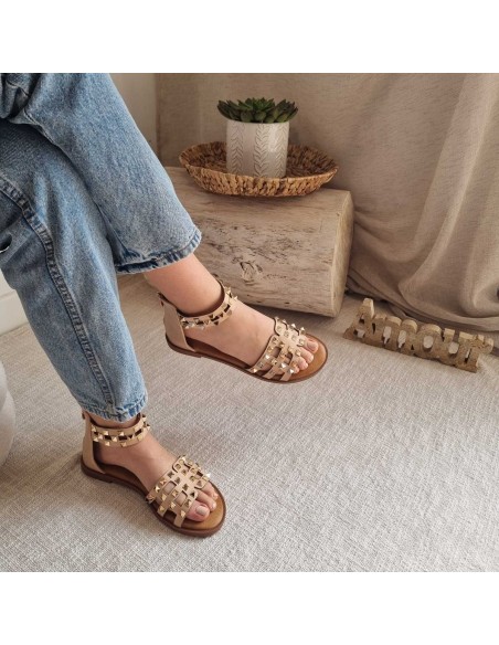 Sandales plates à clous - Style et Confort