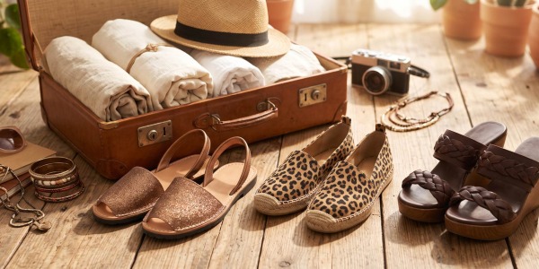 Quelles chaussures emporter en vacances ? Les 3 paires